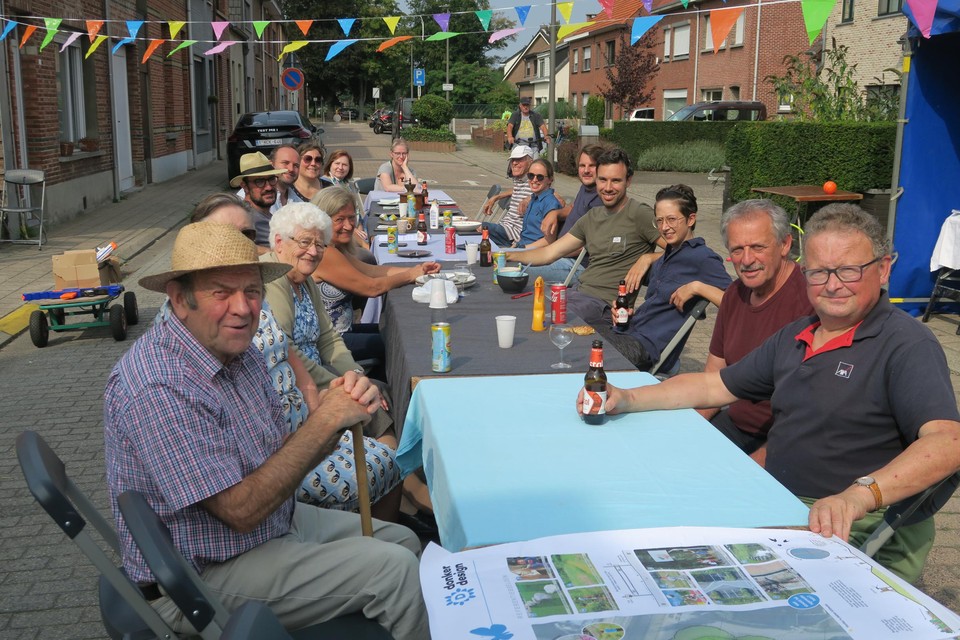 Het bescheiden maar leuke straatfeest van de Schoolstraat.