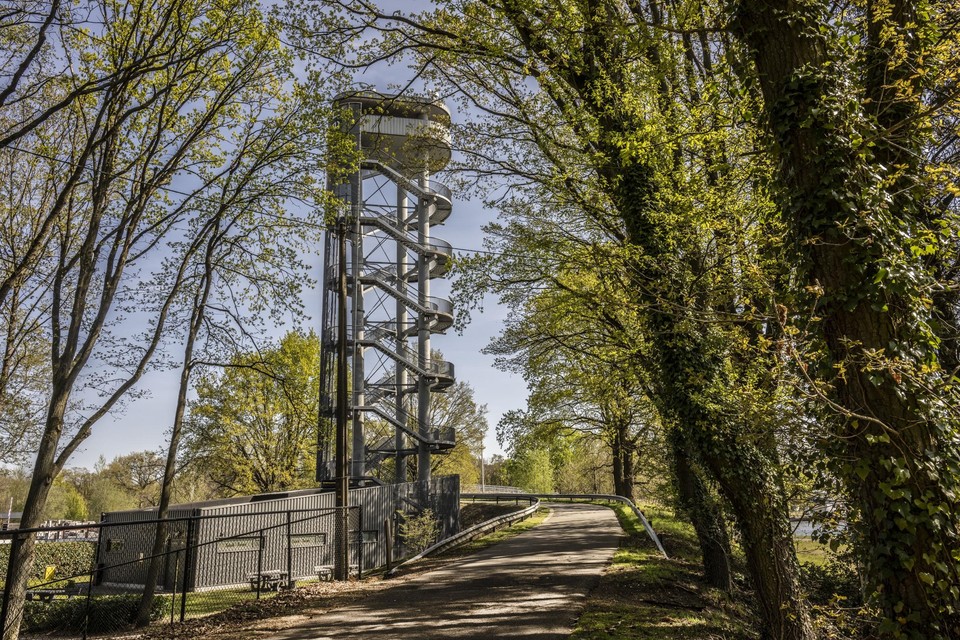 De Sas 4-toren aan Nieuwedijk is een toeristische trekpleister. 