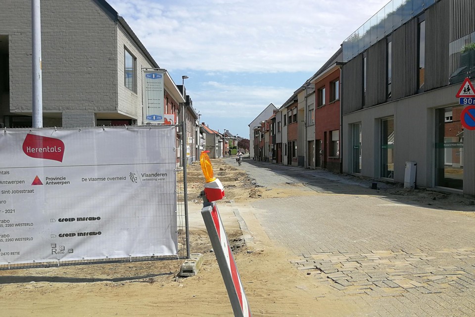 De heraanleg van de Sint-Jobstraat duurt normaal nog tot de herfst.