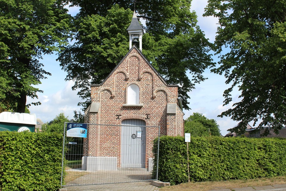 Aan de kapel Onze-Lieve-Vrouw van Zeven Weeën is de eerste Laakdalse troostplek te vinden. 
