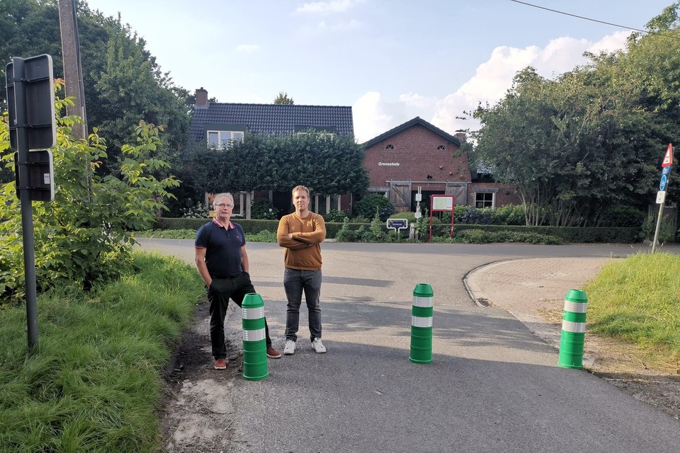 Dirk Smout en Joris Brosens van oppositiepartij N-VA/PLE, bij de paaltjes, vroegen op de jongste gemeenteraad nog naar alternatieve oplossingen.