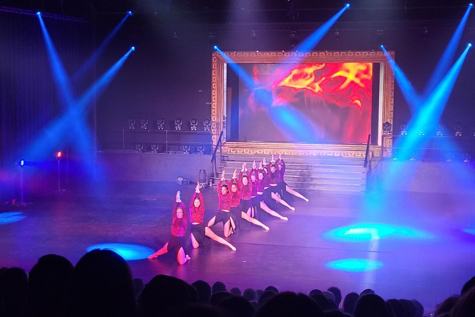 Dansers Dancarta trekken drie keer volle zaal voor grote dansshow Fata Morgana.