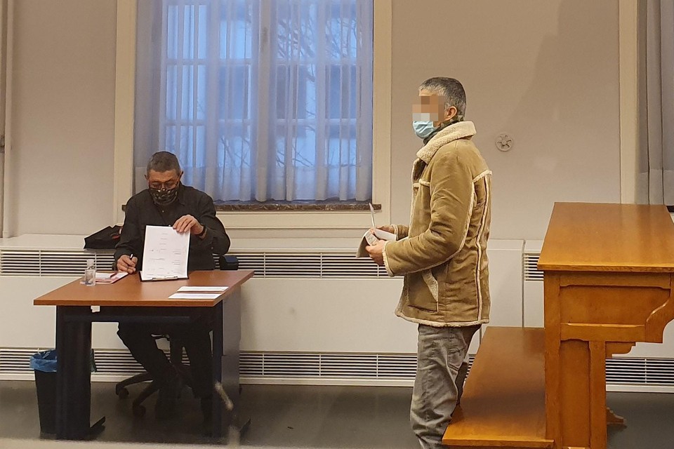 Abdul H. eiste dat alle agenten aan de leugendetector zouden gaan.