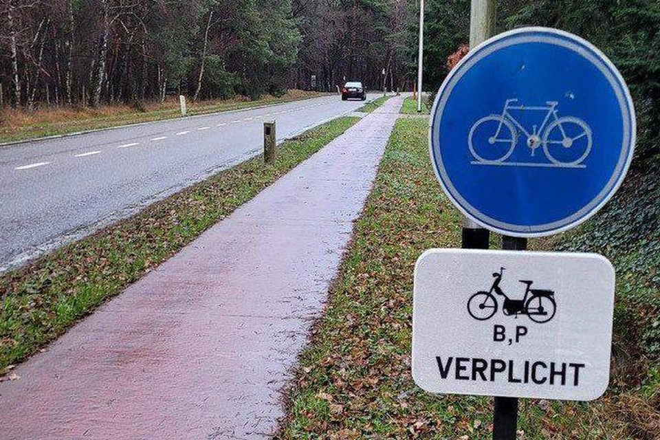 In de Visbeekstraat in Vosselaar moeten snelle speed pedelecs verplicht het fietspad gebruiken.