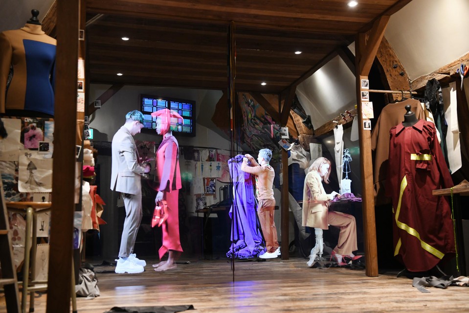 Een Antwerps atelier waar hologrammen van mode-ontwerpers aan het werk zijn, is een van de blikvangers in het vernieuwde Steen.