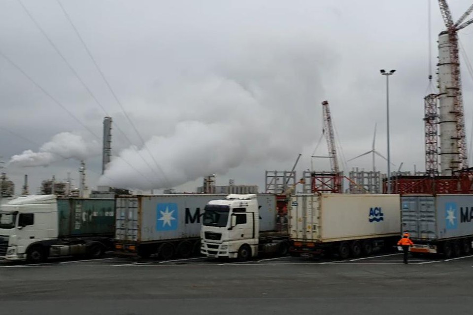 Twee werkgevers uit de haven stonden terecht voor de rechtbank voor de ongelukken van een van hun medewerkers.