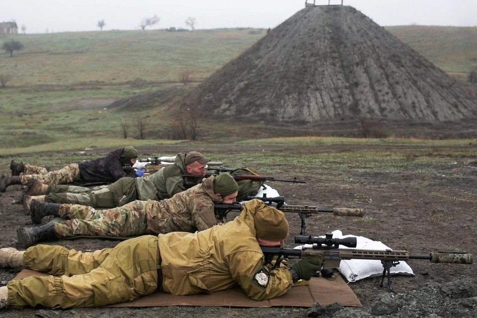 Oekraïense snipers tijdens een training in 2021 in Donetsk 