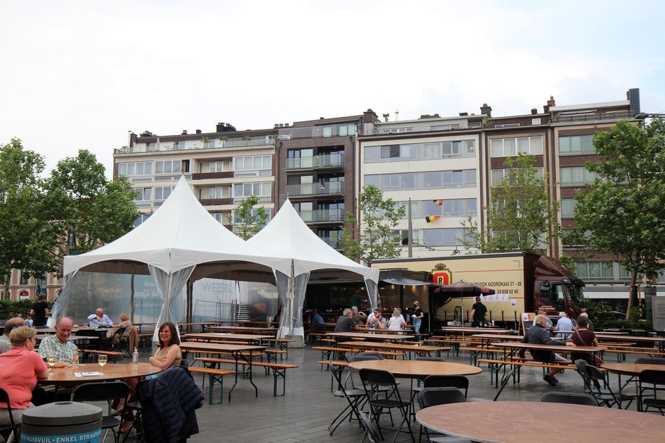 Het Gemeenteplein is een heel weekend één groot terras. 