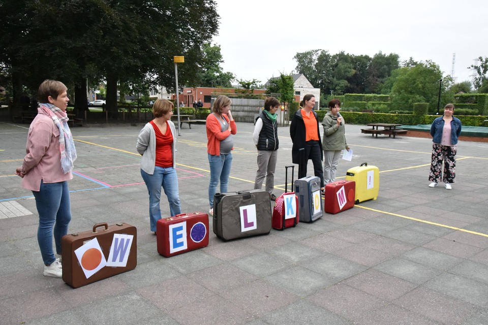 De start van het nieuw schooljaar op 1 september 2021 op de speelplaats van gemeentelijke basisschool ’t Kroontje in Massenhoven.