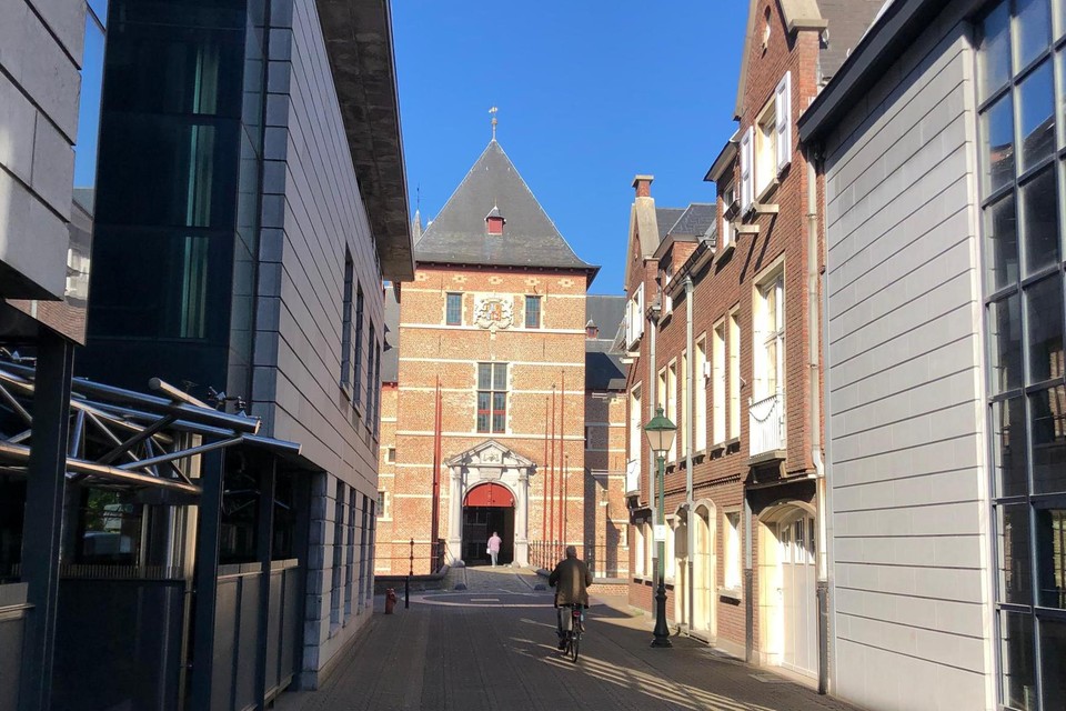 De correctionele rechtbank in Turnhout behandelde een dossier van zedenfeiten van een vader op zijn dochter van achttien jaar geleden. 