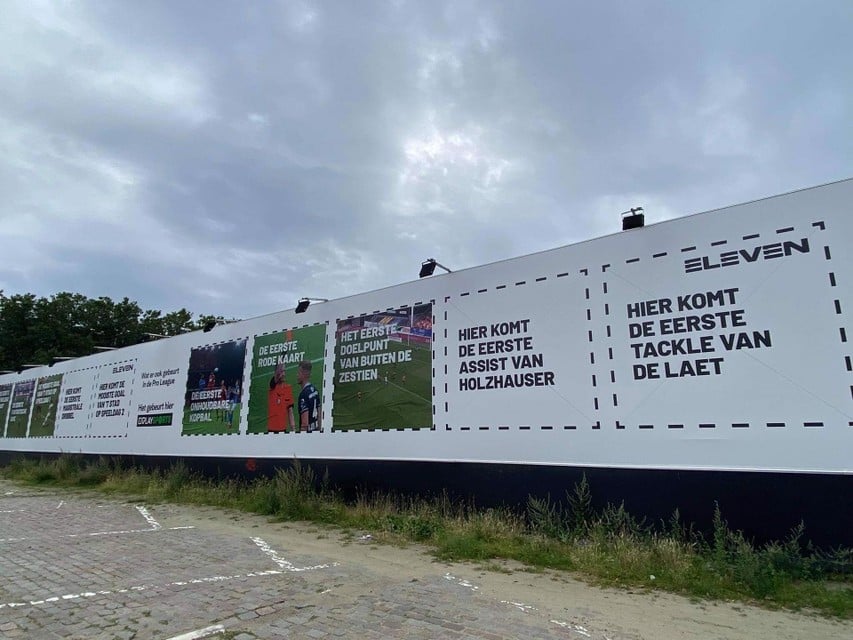 Op de Gedempte Zuiderdokken op ‘t Antwerpse Zuid zijn de reclameborden ook te zien.