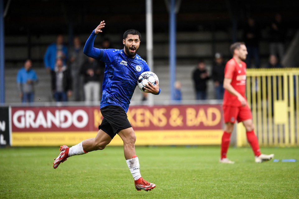 Emil Abaz nadat hij Rupel Boom in de wedstrijd tegen Dender met het scoren van de 1-2 terug in de wedstrijd had gebracht.