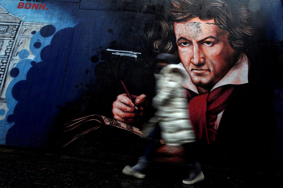 Een muurschildering van Ludwig van Beethoven, wiens genetische roots toch niet zo Vlaams zijn als altijd gedacht werd.