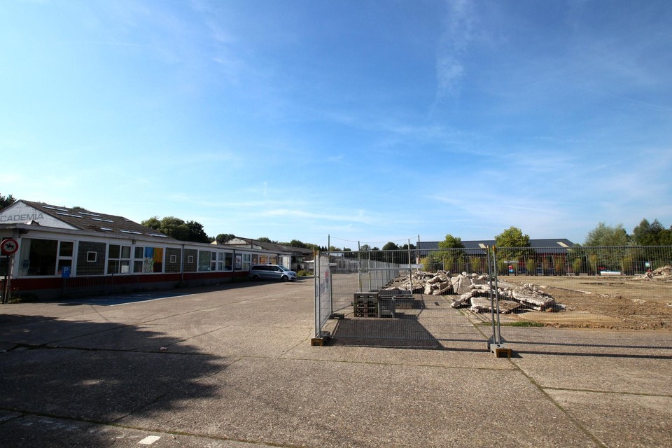 Links de oude Academia, rechts komt de nieuwbouw.