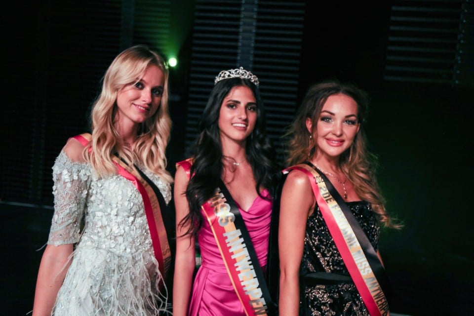 Van links af: Helena Degendt, Chiara Catanzaro en Chayenne van Aarle.