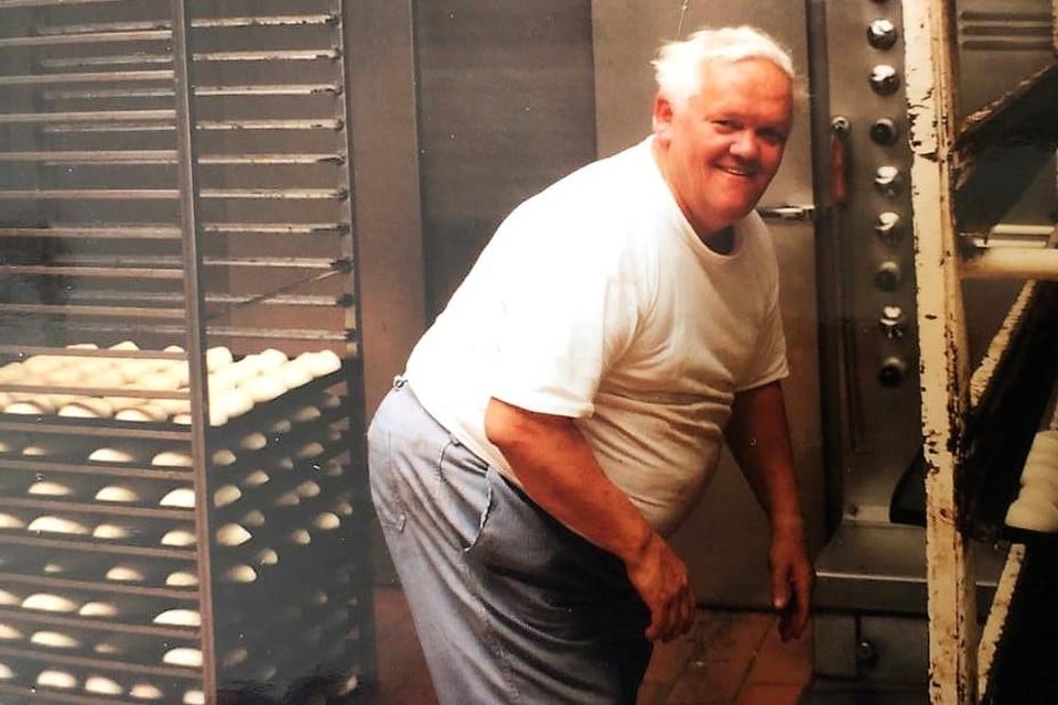Louis als warme en ronde bakker, altijd met de lach op z’n gezicht. Zo zullen veel Schotenaren hem blijven herinneren.