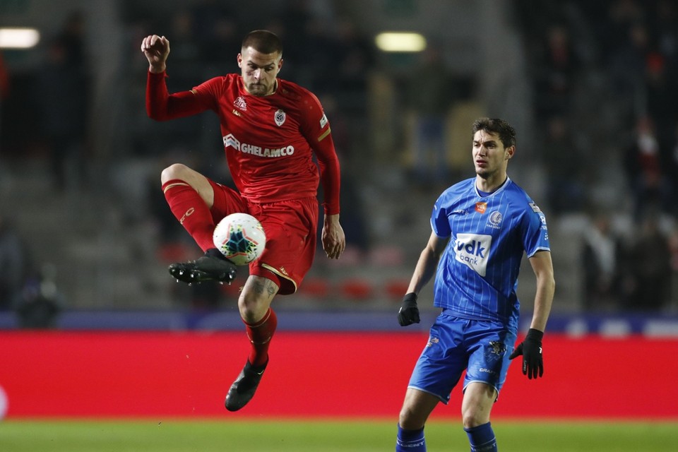 Binnenkort ploegmaats: Dino Arslanagic ruilt het rood van Antwerp in voor het blauw van AA Gent. 