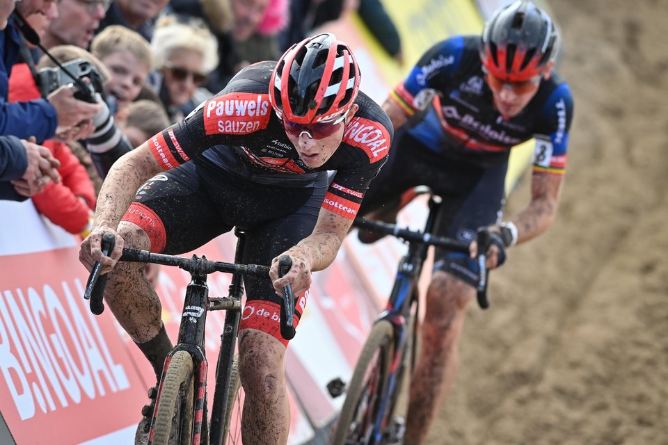 Toon Vandebosch in actie tijdens de cross van zaterdag in Ruddervoorde waarin hij zesde werd.
