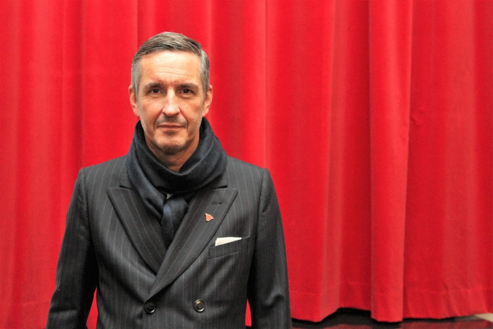 Dries Van Noten: “We wilden momenten waarop het leven nog zorgeloos was weer tot leven wekken door ze letterlijk op kleren aan te brengen.”