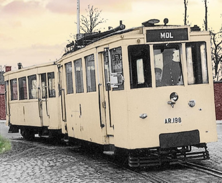 De passagierstram die tot 1955 in Mol reed.