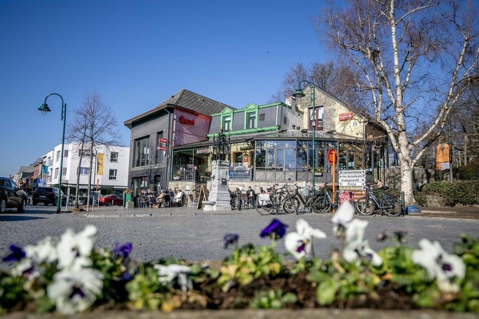 De vele horecazaken maken van het kruispunt nu al een bruisende plek.