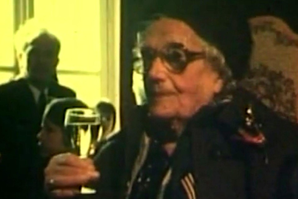 Moe Lies, piekfijn uitgedost in de jaren 70.
