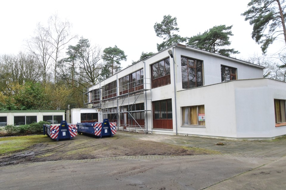 Het verkrotte schoolgebouw van ACTA zal in twee maanden tijd worden omgebouwd tot asielcentrum voor 120 asielzoekers. 