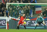 thumbnail: 15 november 2011: Courtois viert zijn debuut als Rode Duivel tegen Frankrijk en pakt meteen een clean sheet (0-0).  