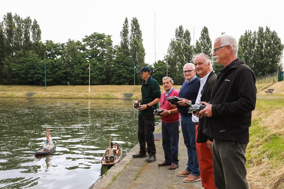 De KMYCA-leden zijn op zoek naar een nieuwe vijver. Die zou minimaal de afmetingen van 100 op 50 meter moeten hebben en dertig centimeter tot een meter diep moeten zijn.