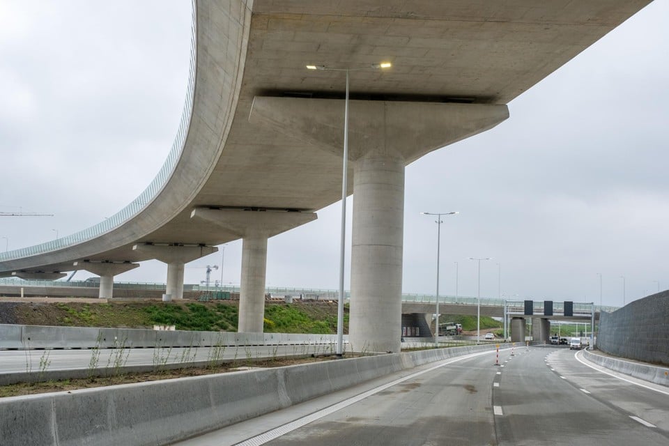 Automobilisten vanuit Gent zullen vanaf vrijdagavond 20u via deze nieuwe snelweg richting de Kennedytunnel rijden.