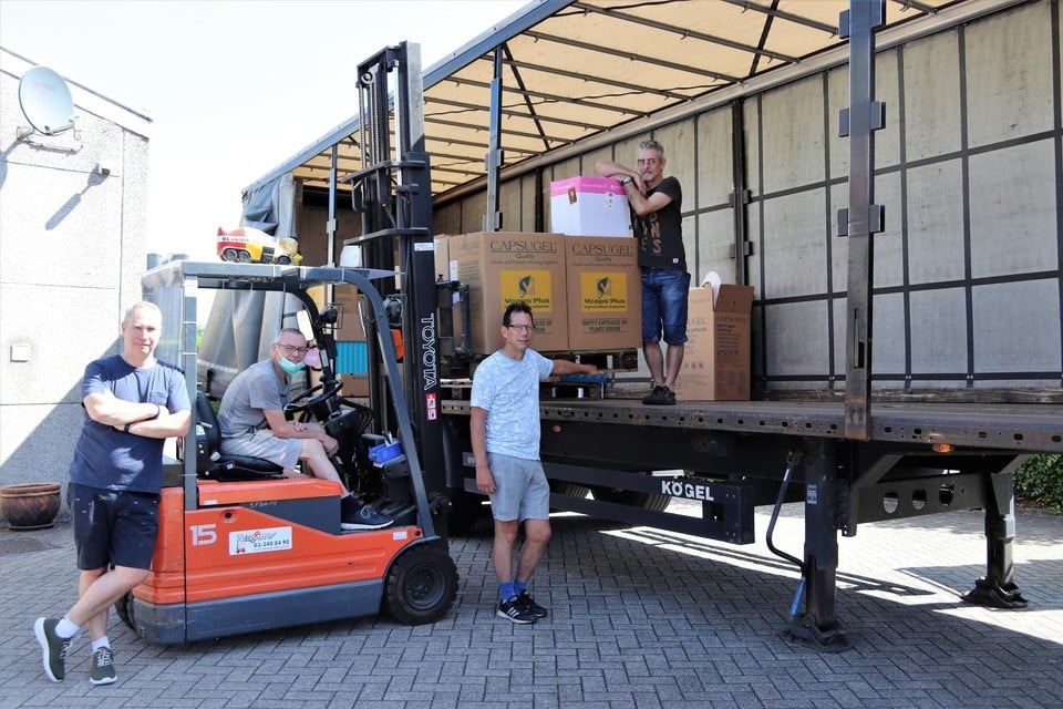 Begin deze week vertrokken al twee vrachtwagens met 40 ton goederen richting Wallonië 