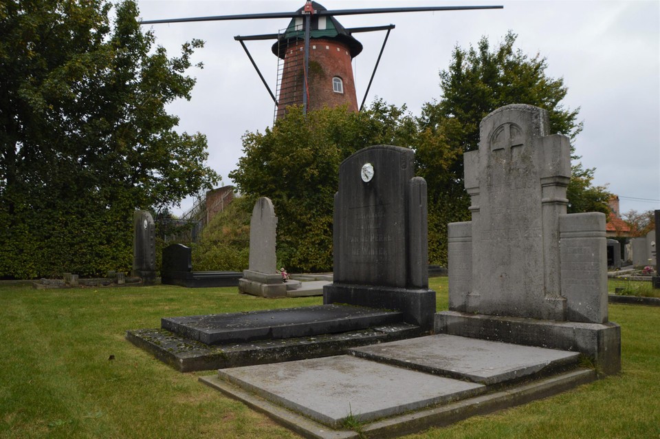 Enkele oude zerken in Oelegem.