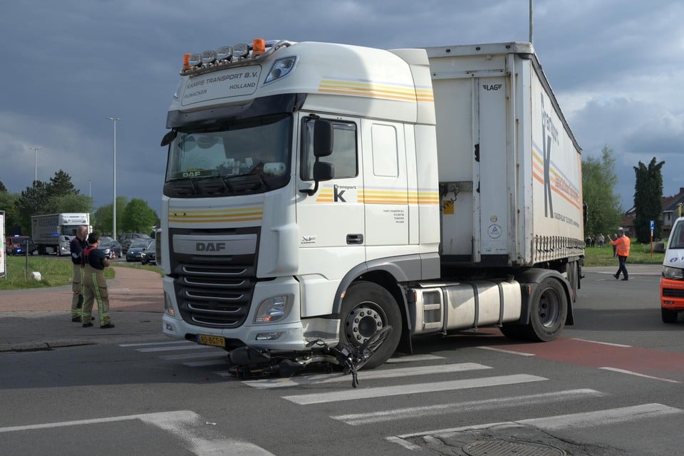 De trucker die de ringlaan verliet, had niet gezien dat de tachtigjarige fietser op dat moment de Steenweg op Oosthoven overstak.