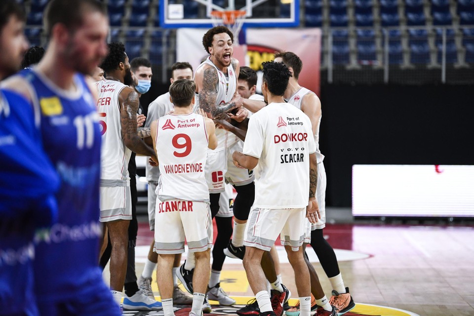Weer lachende gezichten bij Telenet Giants Antwerp. Na vier nederlagen won het eindelijk nog eens.