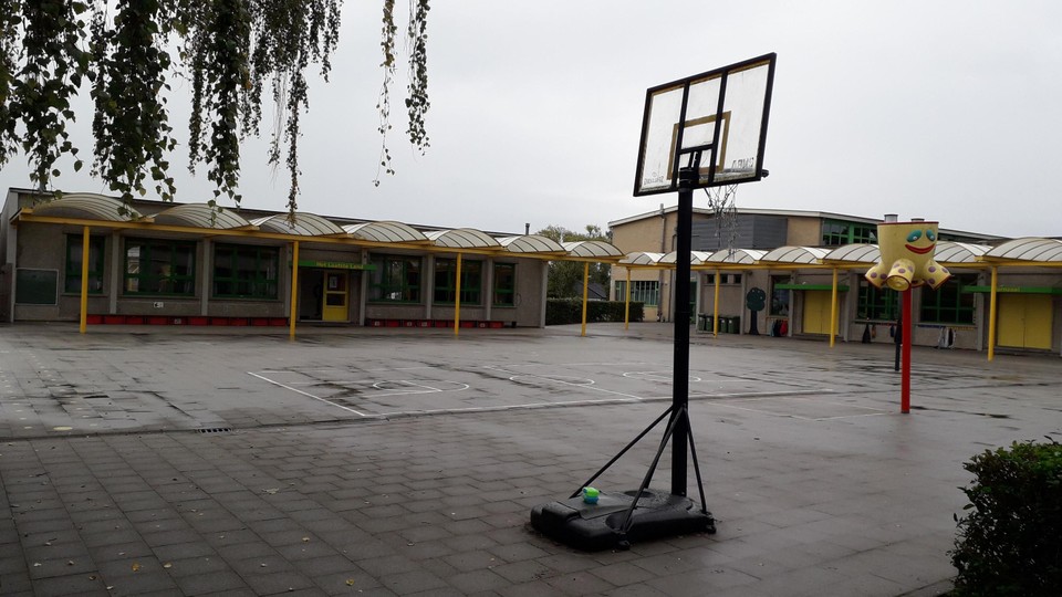 Zal de speelplaats van basisschool De Brug al voor de kerstvakantie op 20 december leeglopen?