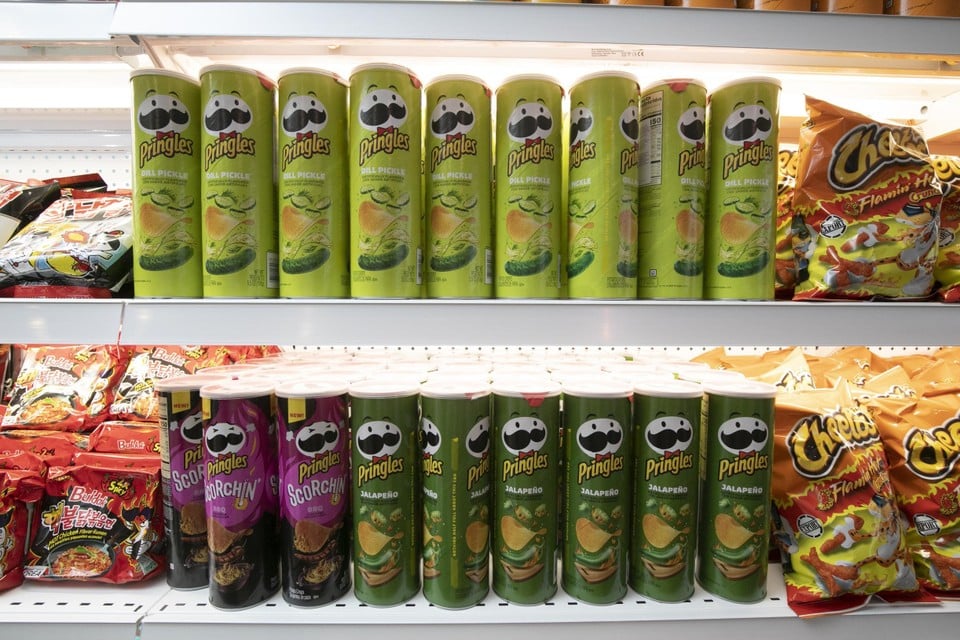 At Akiba you will find Pringles with exotic flavors. 