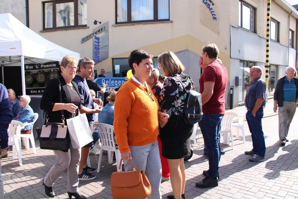 Een foto van de jaarmarkt in Broechem. Eind deze maand komt er nu voor het eerst ook een avondmarkt.
