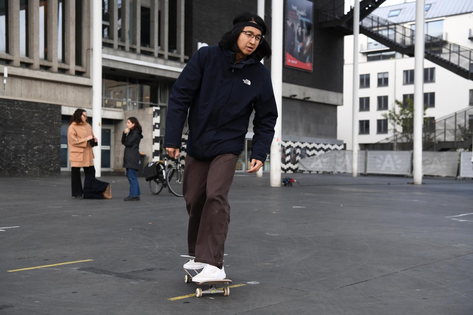 Steve Leung in action on Theater Square 