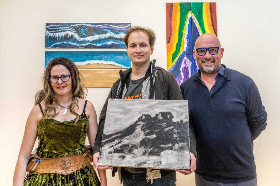 Herman Troch (rechts) met links van hem kunstenaars Ines Tambuyser en Arne Dhollander. 