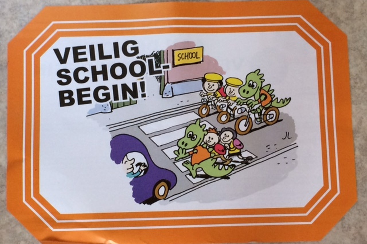 CD&V Wuustwezel doet mee aan de actie 'Veilig schoolbegin' (Wuustwezel) |  Gazet van Antwerpen Mobile