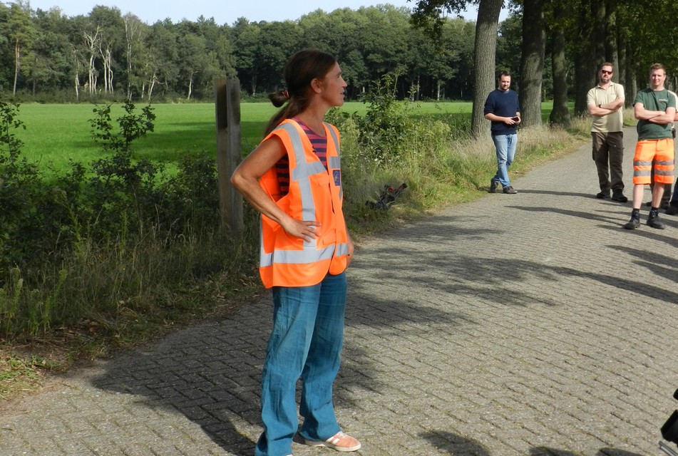 Provinciaal experte eikenprocessierups Kathleen Verstraete gaf dinsdag toelichting in Wortel-Kolonie.