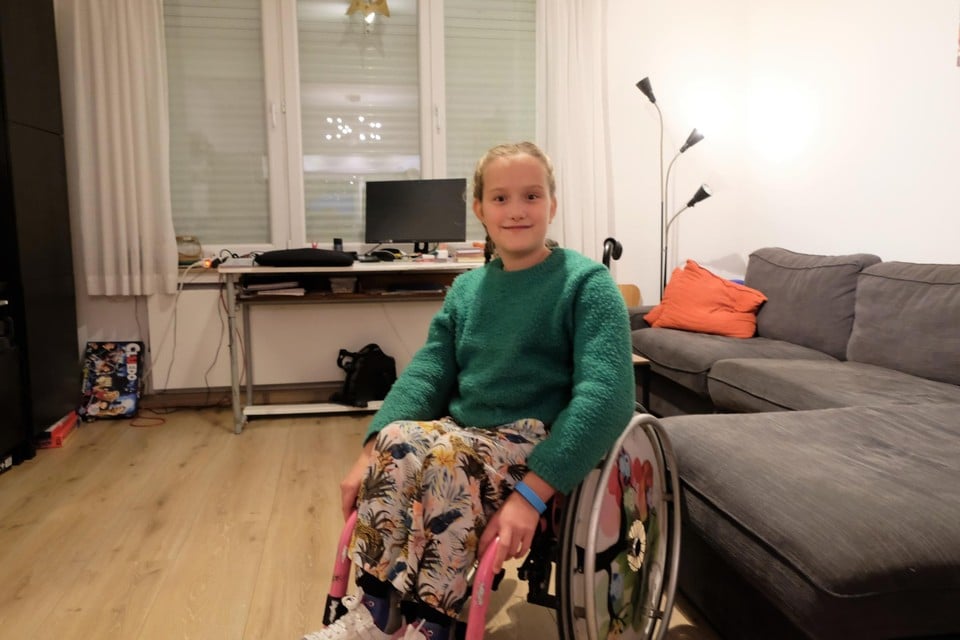 Lore in haar rolstoel.
