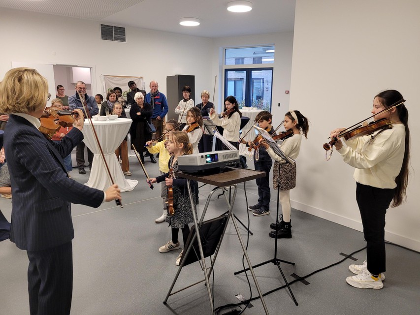 Leerlingen van de muziekacademie zorgden voor een muzikaal intermezzo tijdens de openingsplechtigheid. 