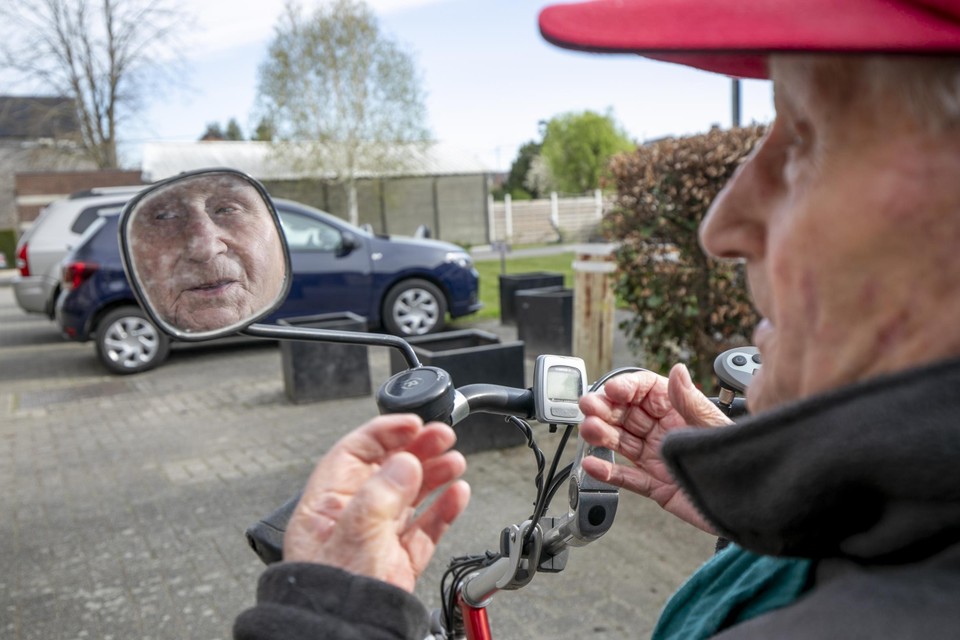 “Als ik altijd op mijn kamertje zou zitten, dan zou ik me opgesloten voelen”, vertelt hij.