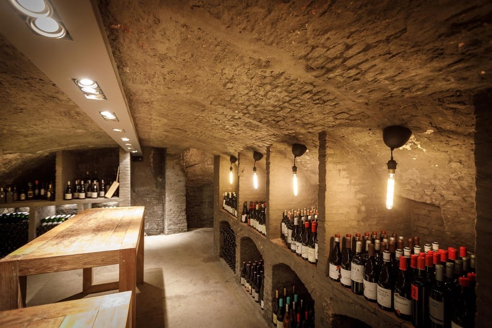 Het pronkstuk is de historische wijnkelder. 
