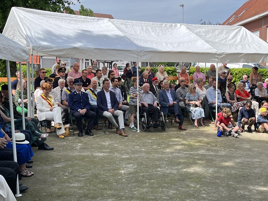 Ook ex-verzetsstrijder en ereburger Boni Mellaerts (in rolstoel) woonde de herdenking in Gierle bij.