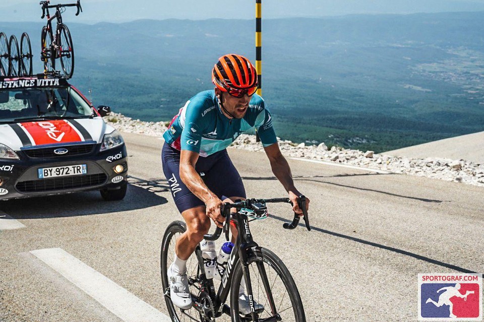 Olivier Godfroid solo op weg naar de top van de Reus van de Provense.
