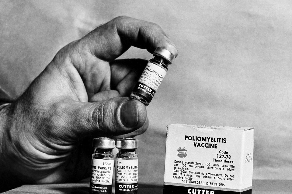 Juridisch lijken er weinig argumenten tegen een verplichte vaccinatie, zoals bij polio maar zowel politici als experts zijn niet voor een verplichte coronaprik in Vlaanderen.