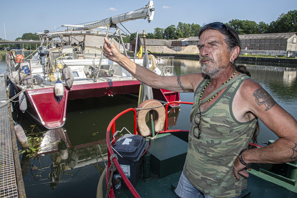 Paul Groenen woont al twintig jaar op zijn boot in Ten Aard.