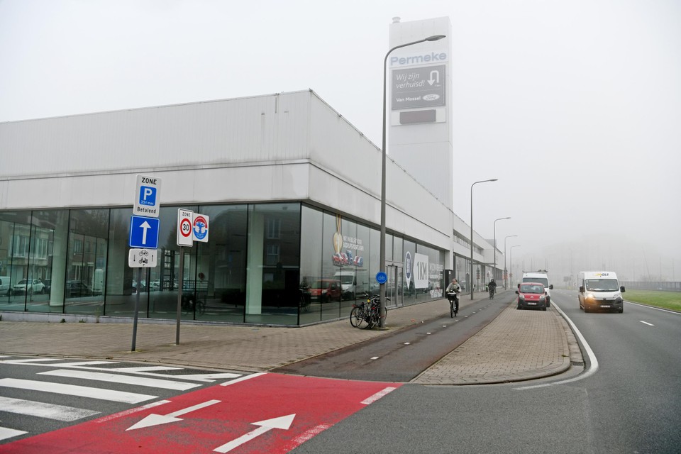Permeke Motors op het Kiel herbergt al een tijdje geen auto’s meer. Tegenwoordig heet de garage Transit en zijn er ondernemers en creatievelingen aan de slag. 